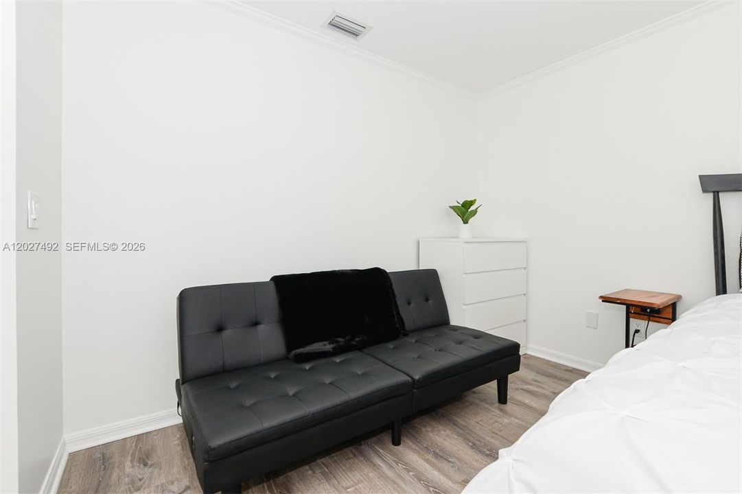 For Sale: $385,000 (3 beds, 2 baths, 1599 Square Feet)