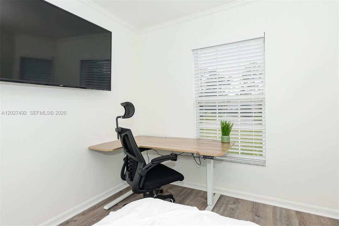For Sale: $385,000 (3 beds, 2 baths, 1599 Square Feet)