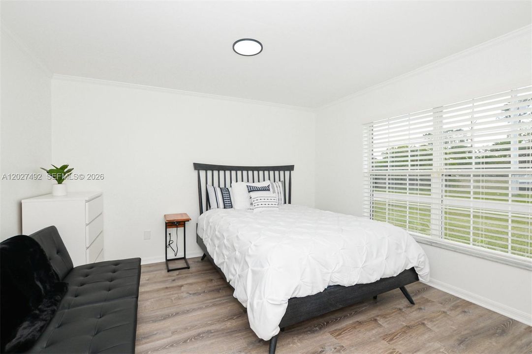For Sale: $385,000 (3 beds, 2 baths, 1599 Square Feet)