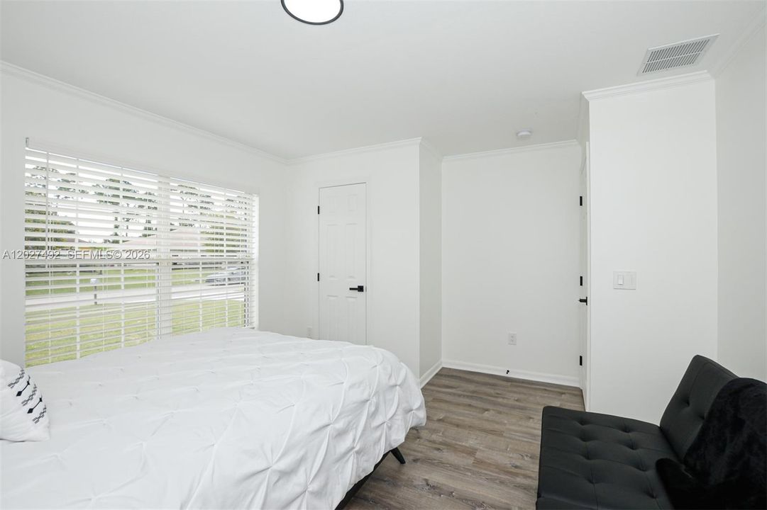 For Sale: $385,000 (3 beds, 2 baths, 1599 Square Feet)