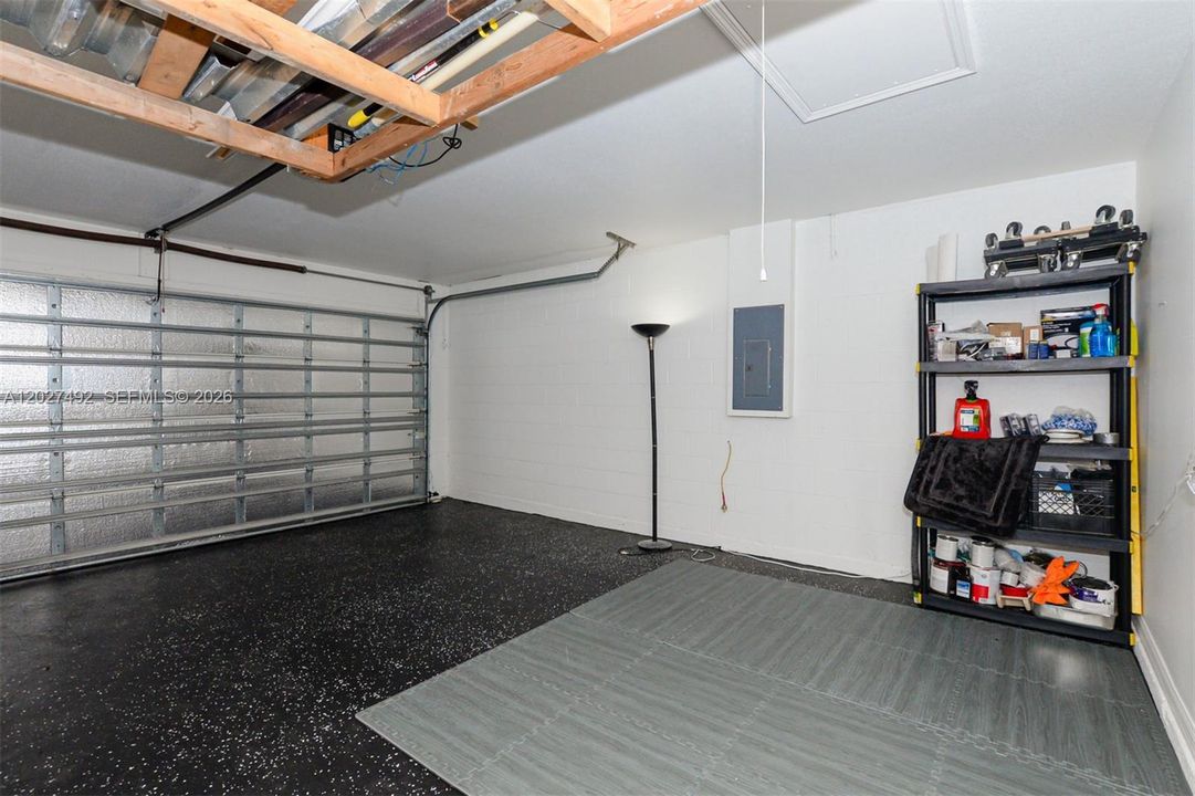 For Sale: $385,000 (3 beds, 2 baths, 1599 Square Feet)