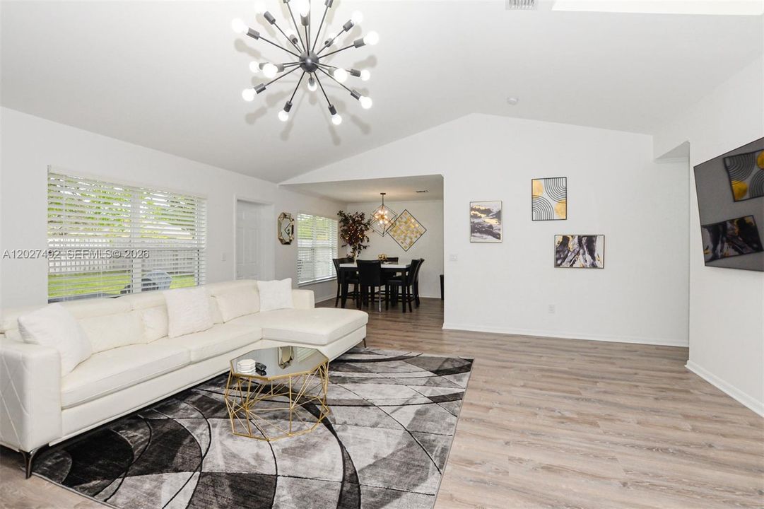 For Sale: $385,000 (3 beds, 2 baths, 1599 Square Feet)