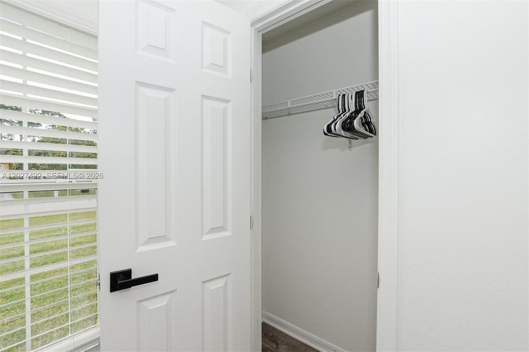 For Sale: $385,000 (3 beds, 2 baths, 1599 Square Feet)