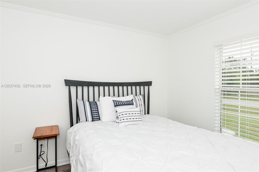 For Sale: $385,000 (3 beds, 2 baths, 1599 Square Feet)