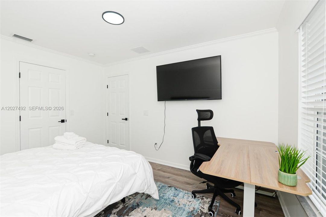 For Sale: $385,000 (3 beds, 2 baths, 1599 Square Feet)