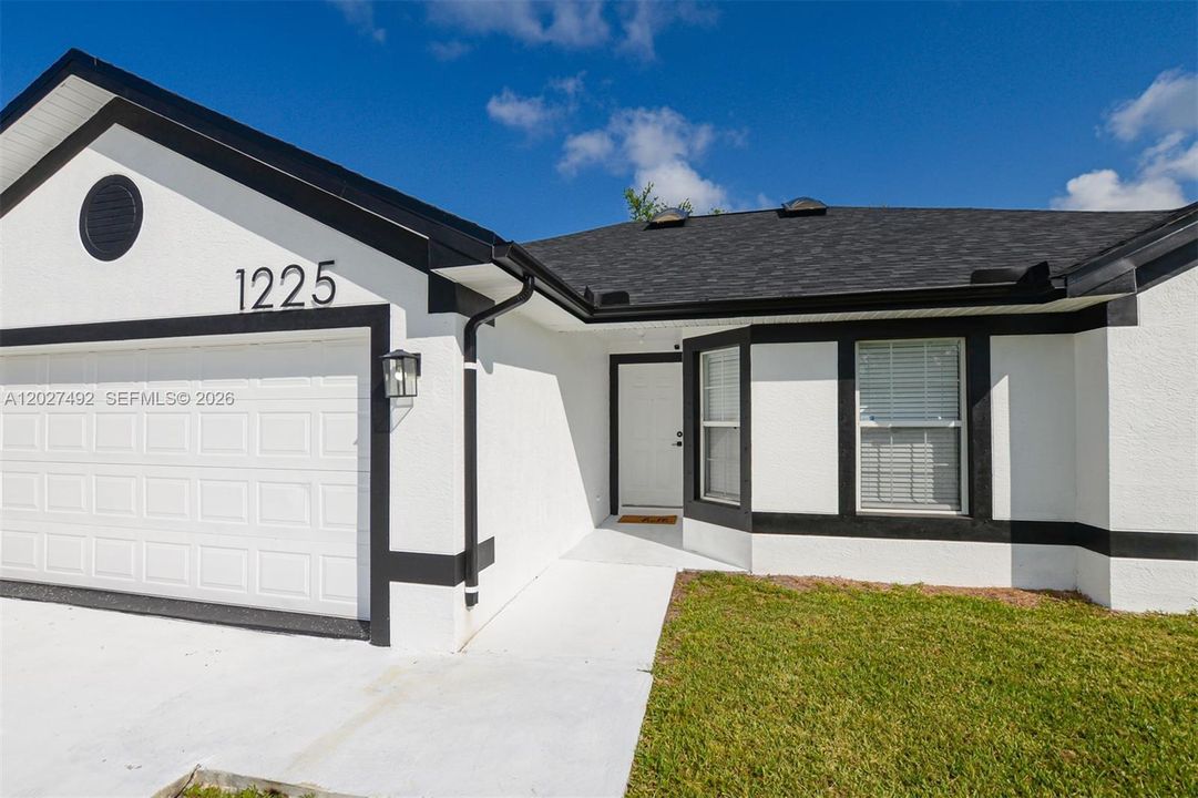 For Sale: $385,000 (3 beds, 2 baths, 1599 Square Feet)