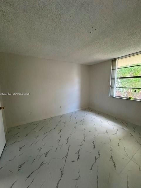 В аренду: $1,900 (1 спален, 1 ванн, 665 Квадратных фут)