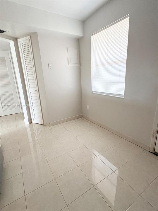 For Rent: $1,975 (2 beds, 1 baths, 994 Square Feet)