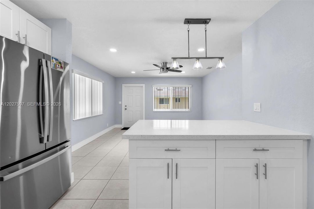 For Rent: $2,300 (2 beds, 1 baths, 1864 Square Feet)