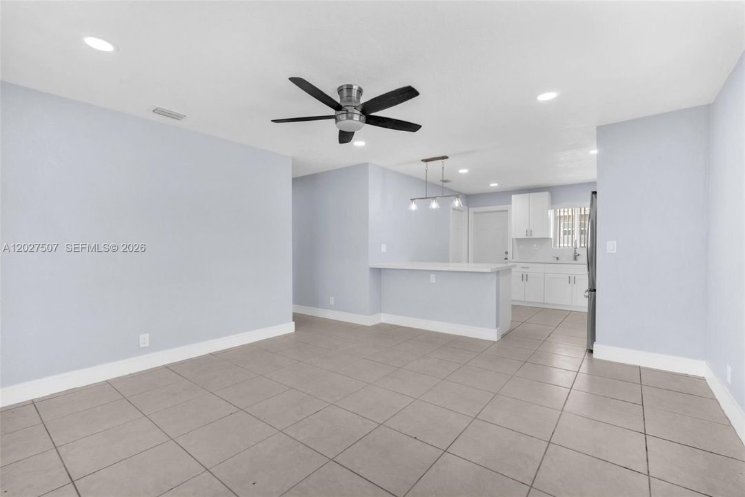 For Rent: $2,300 (2 beds, 1 baths, 1864 Square Feet)
