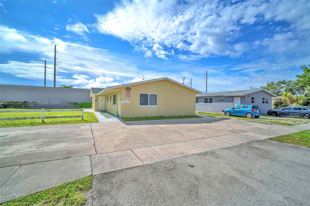 For Rent: $2,300 (2 beds, 1 baths, 1864 Square Feet)