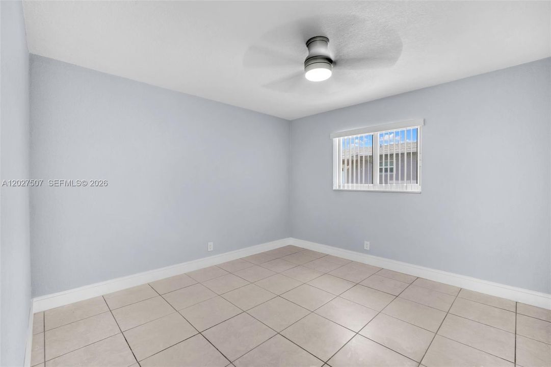 For Rent: $2,300 (2 beds, 1 baths, 1864 Square Feet)