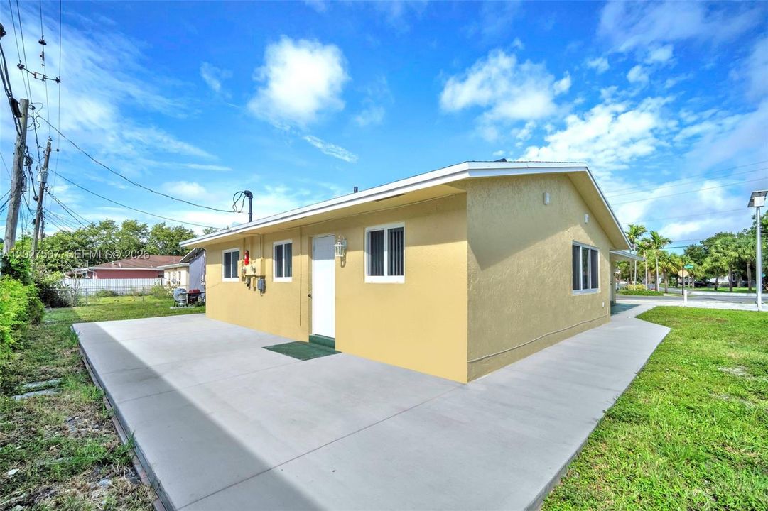 For Rent: $2,300 (2 beds, 1 baths, 1864 Square Feet)