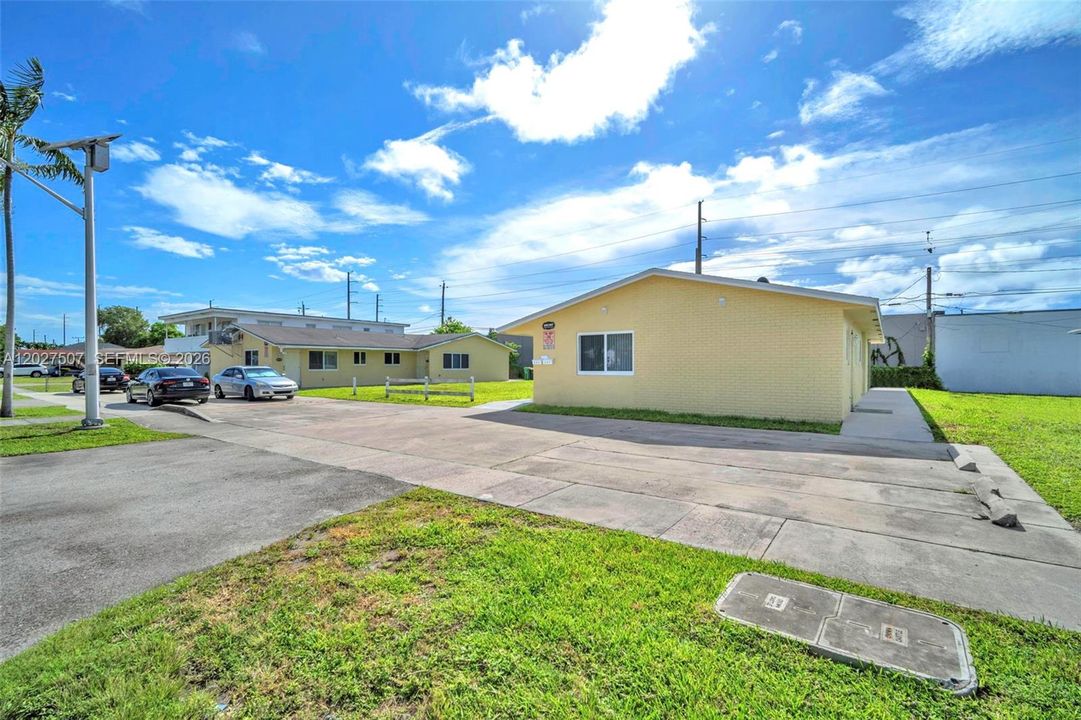 For Rent: $2,300 (2 beds, 1 baths, 1864 Square Feet)