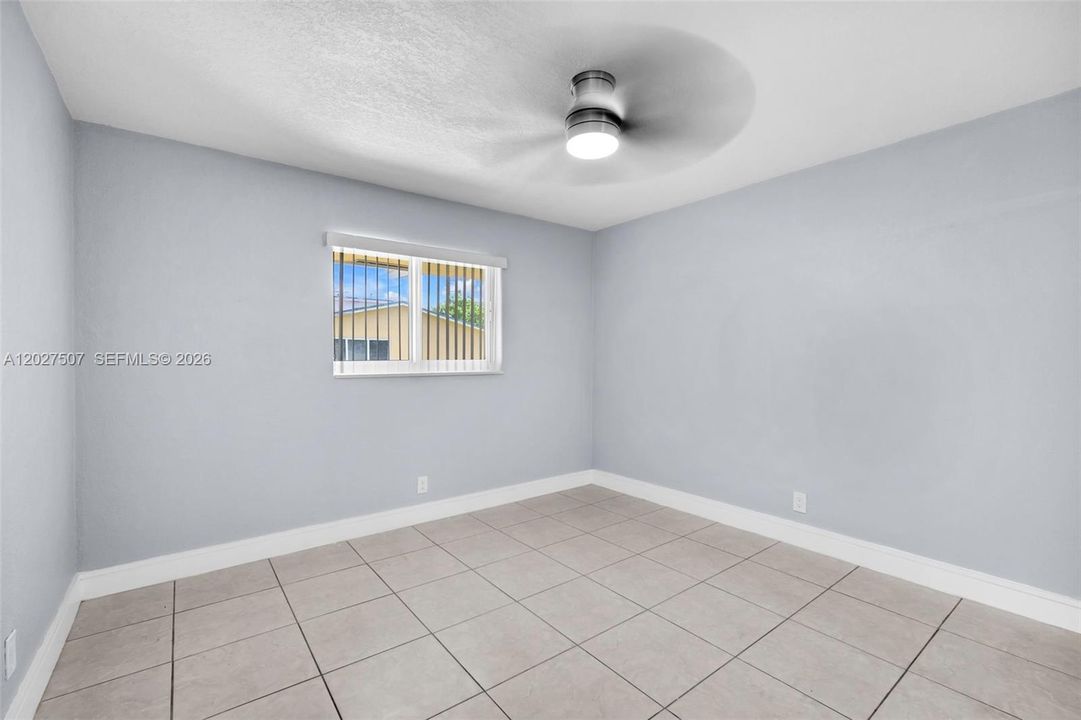 For Rent: $2,300 (2 beds, 1 baths, 1864 Square Feet)