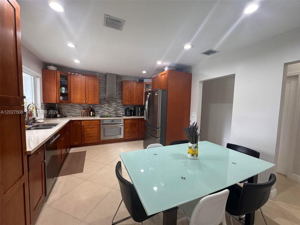 В аренду: $6,500 (3 спален, 3 ванн, 1576 Квадратных фут)