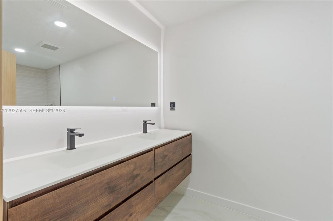 2 bathroom