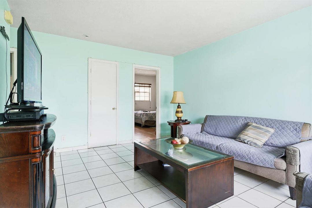 550-NE-37TH-ST-UNIT-1-33064-001
