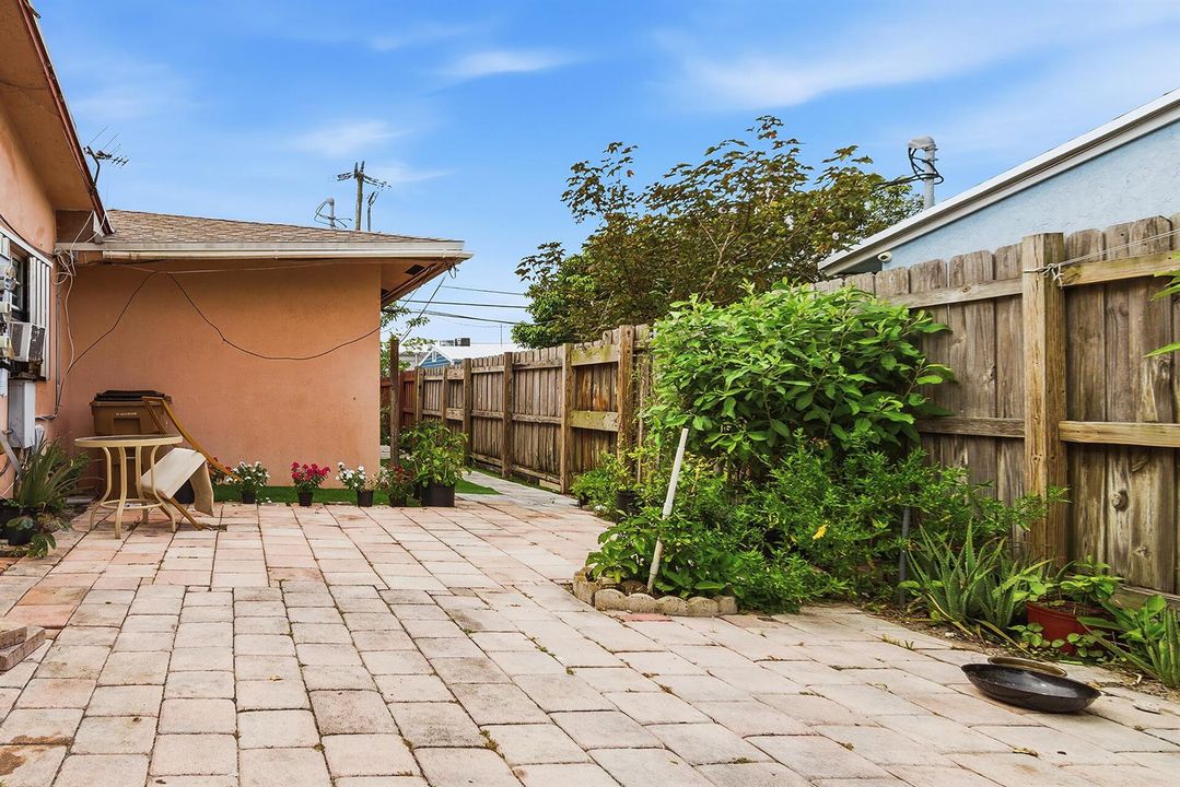 550-NE-37TH-ST-UNIT-2-33064-006
