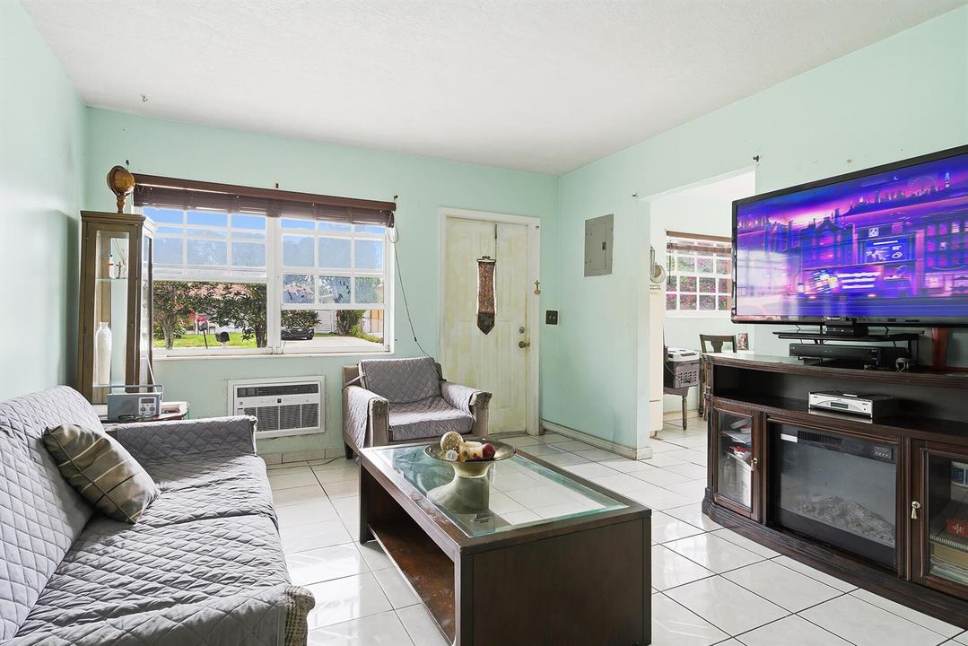 550-NE-37TH-ST-UNIT-1-33064-003