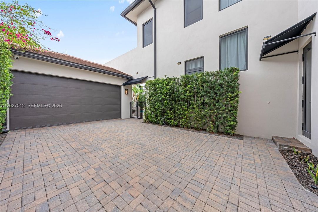 For Sale: $2,100,000 (4 beds, 4 baths, 3996 Square Feet)