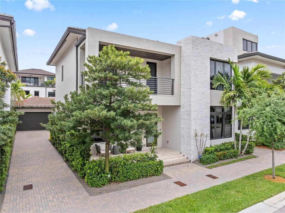 For Sale: $2,100,000 (4 beds, 4 baths, 3996 Square Feet)