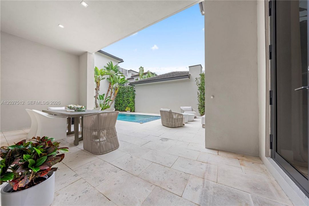 For Sale: $2,100,000 (4 beds, 4 baths, 3996 Square Feet)