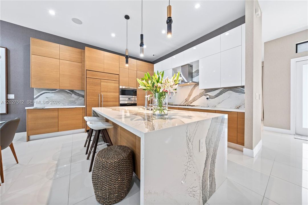 For Sale: $2,100,000 (4 beds, 4 baths, 3996 Square Feet)