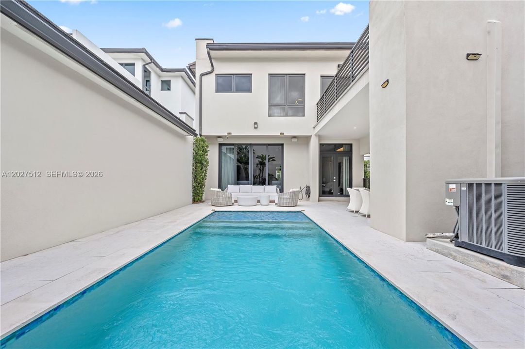 For Sale: $2,100,000 (4 beds, 4 baths, 3996 Square Feet)