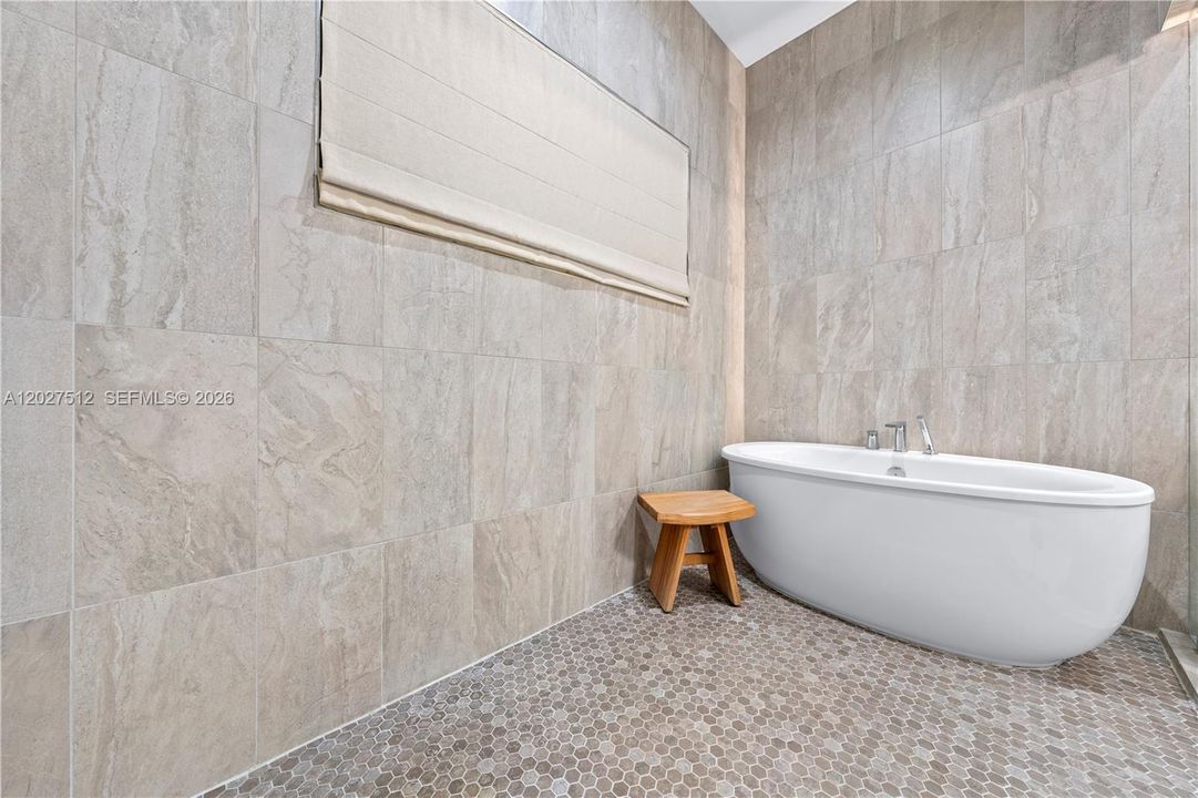 For Sale: $2,100,000 (4 beds, 4 baths, 3996 Square Feet)