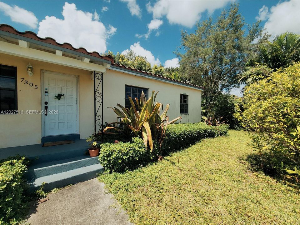 For Sale: $599,000 (3 beds, 1 baths, 1194 Square Feet)