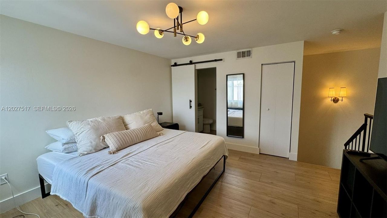 For Sale: $363,000 (1 beds, 1 baths, 900 Square Feet)