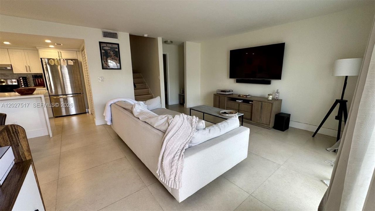 For Sale: $363,000 (1 beds, 1 baths, 900 Square Feet)