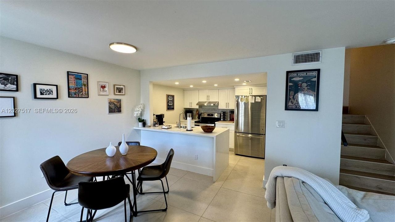 For Sale: $363,000 (1 beds, 1 baths, 900 Square Feet)