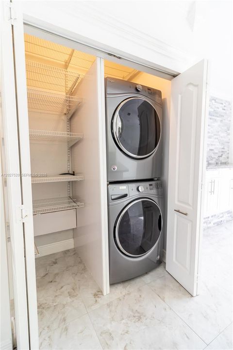 For Rent: $3,200 (3 beds, 2 baths, 1400 Square Feet)