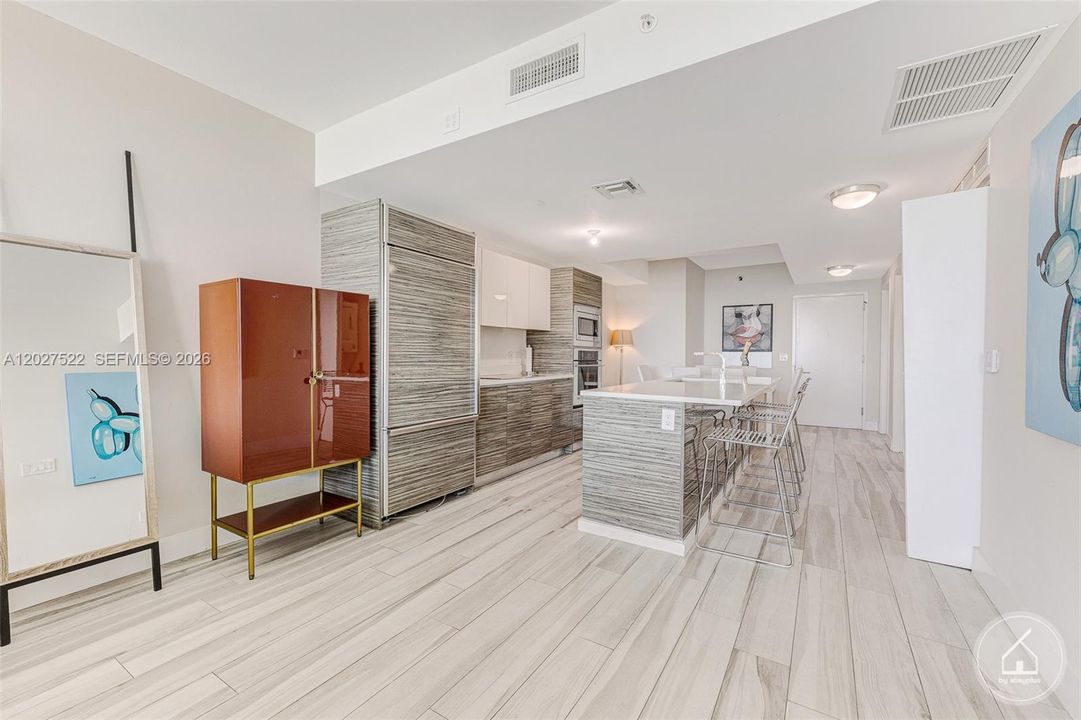 В аренду: $4,900 (2 спален, 2 ванн, 1095 Квадратных фут)