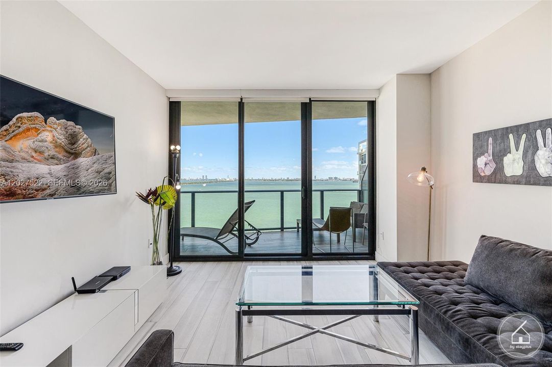 В аренду: $4,900 (2 спален, 2 ванн, 1095 Квадратных фут)