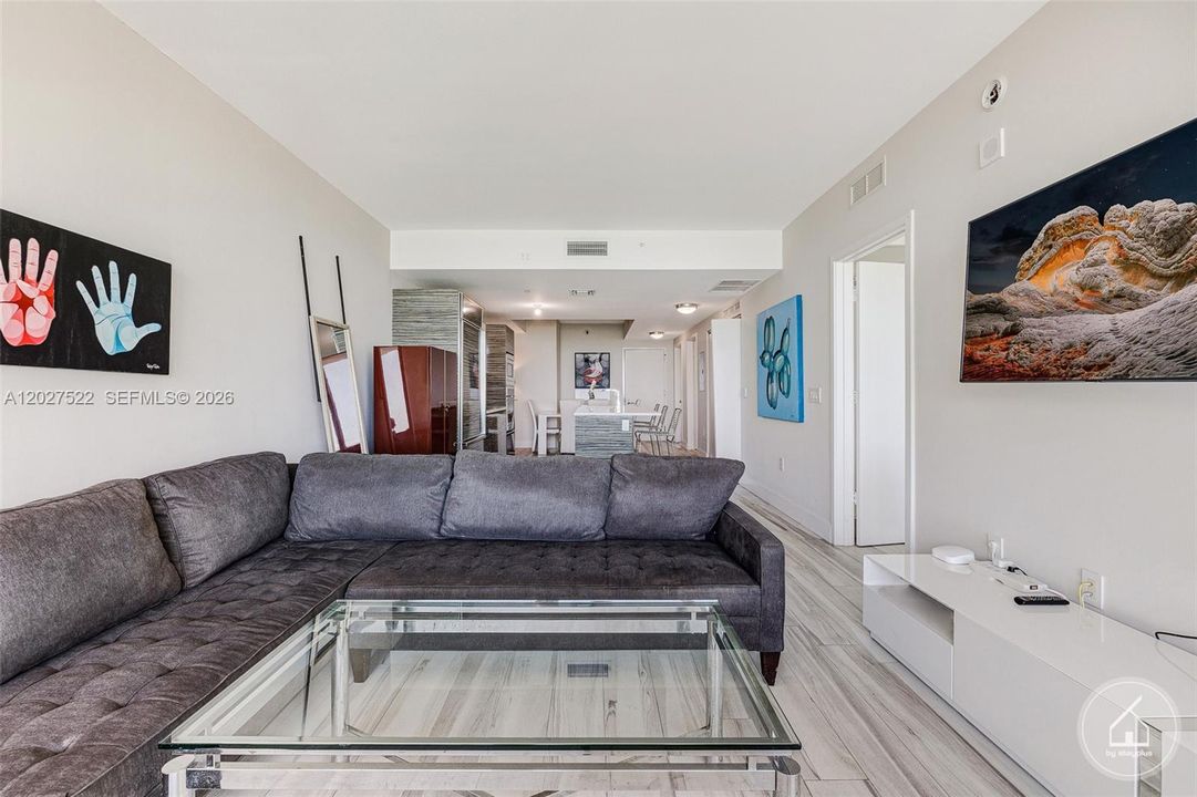 В аренду: $4,900 (2 спален, 2 ванн, 1095 Квадратных фут)