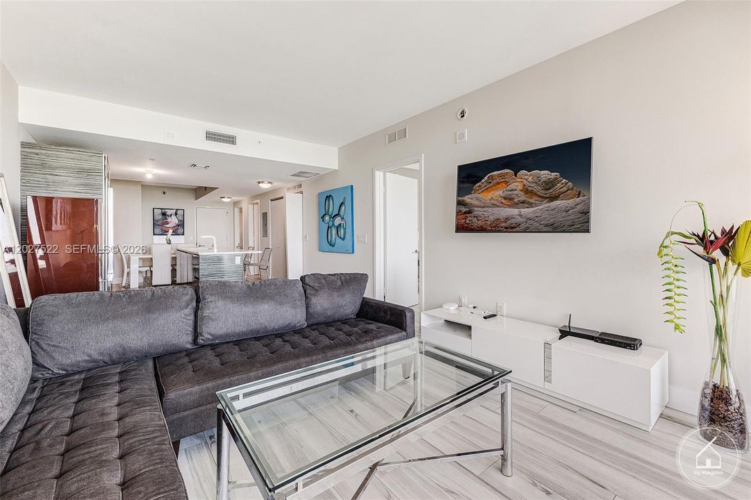 В аренду: $4,900 (2 спален, 2 ванн, 1095 Квадратных фут)