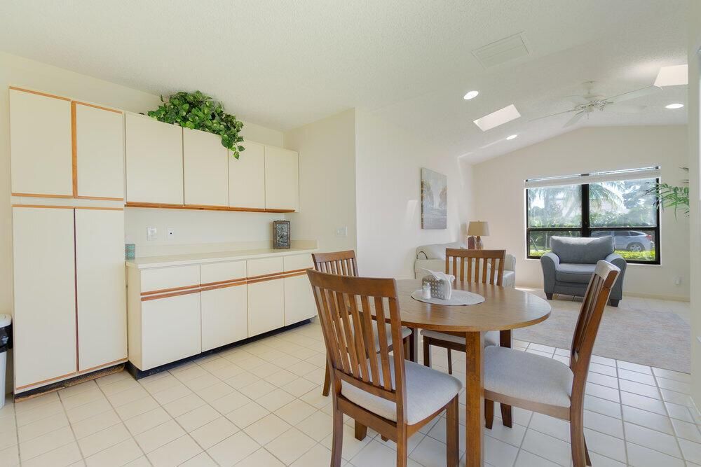 FLO HOUSE 15