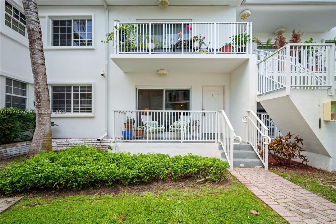 For Sale: $500,000 (2 beds, 2 baths, 1079 Square Feet)