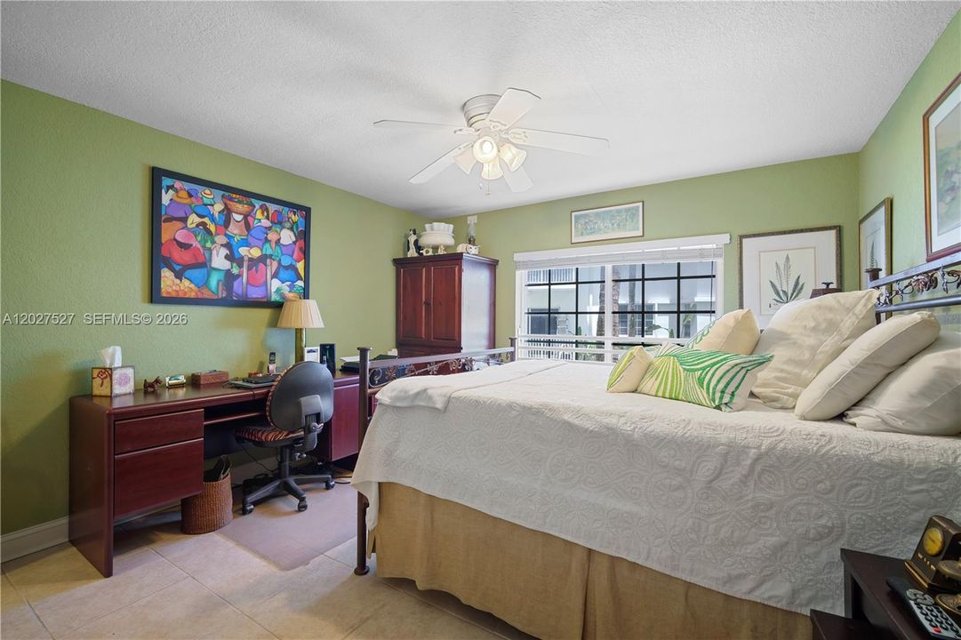 For Sale: $500,000 (2 beds, 2 baths, 1079 Square Feet)