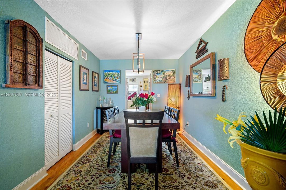 For Sale: $500,000 (2 beds, 2 baths, 1079 Square Feet)