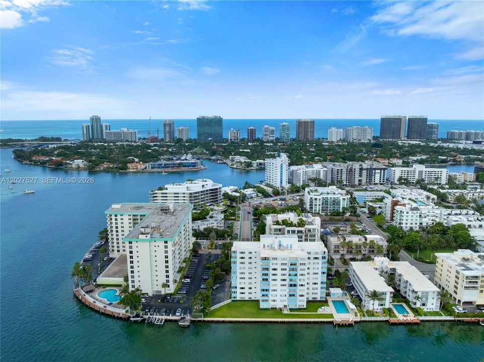 For Sale: $500,000 (2 beds, 2 baths, 1079 Square Feet)