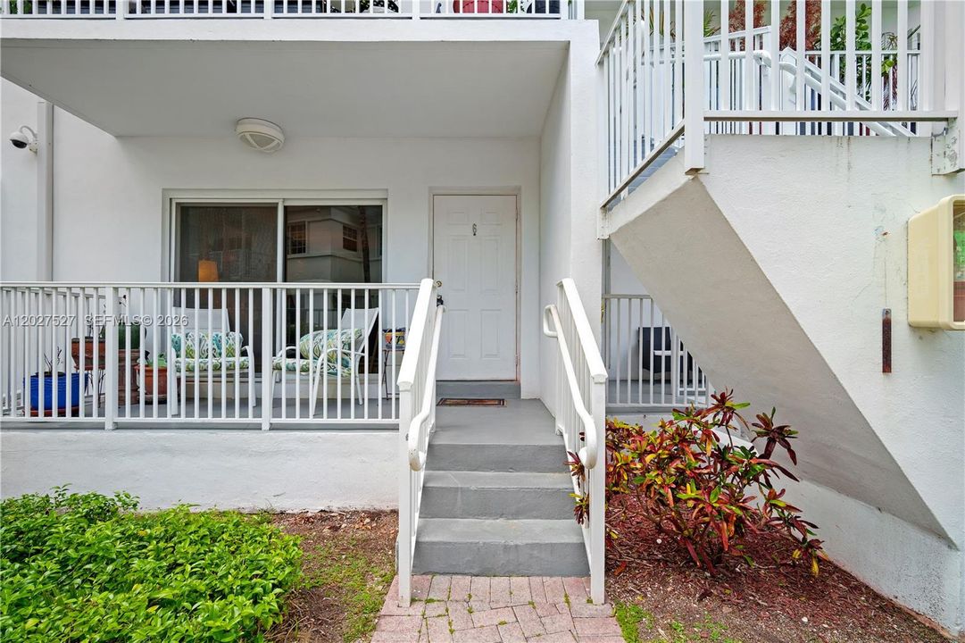 For Sale: $500,000 (2 beds, 2 baths, 1079 Square Feet)