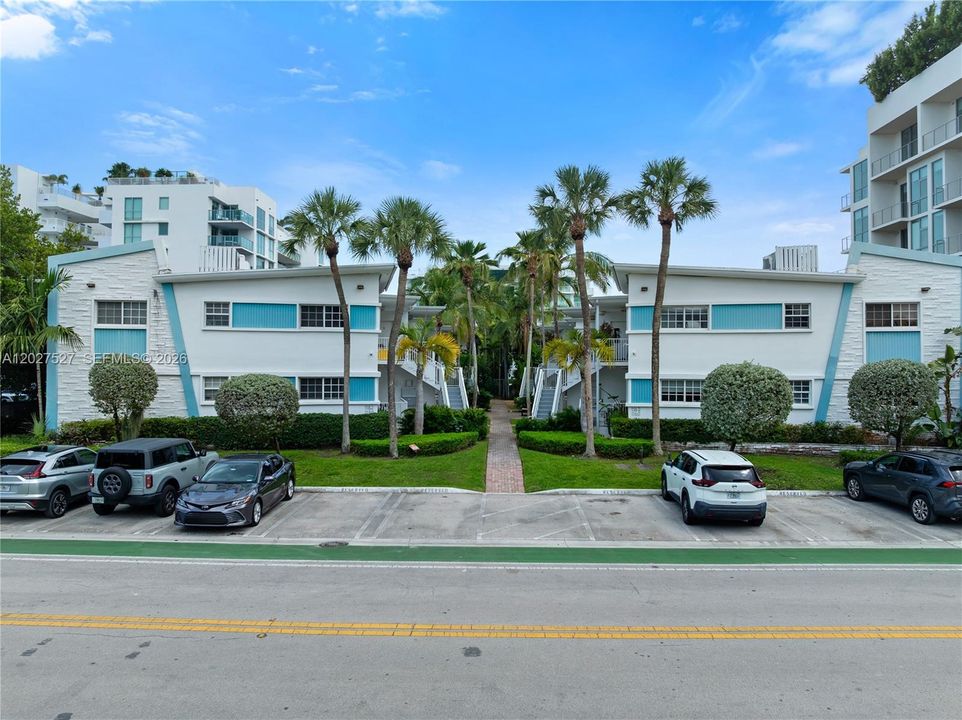 For Sale: $500,000 (2 beds, 2 baths, 1079 Square Feet)