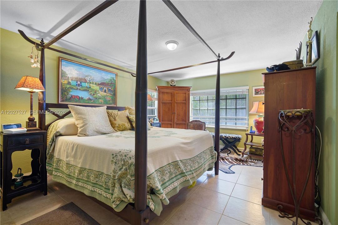 For Sale: $500,000 (2 beds, 2 baths, 1079 Square Feet)
