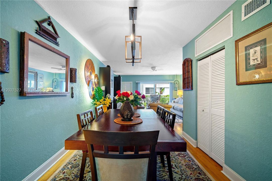 For Sale: $500,000 (2 beds, 2 baths, 1079 Square Feet)