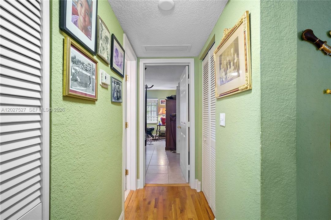 For Sale: $500,000 (2 beds, 2 baths, 1079 Square Feet)
