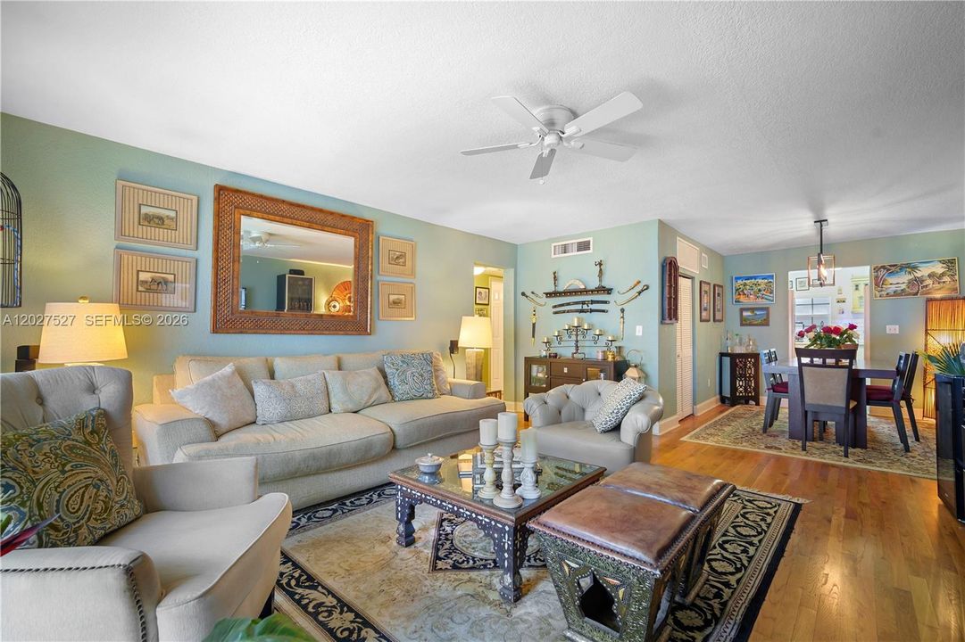 For Sale: $500,000 (2 beds, 2 baths, 1079 Square Feet)